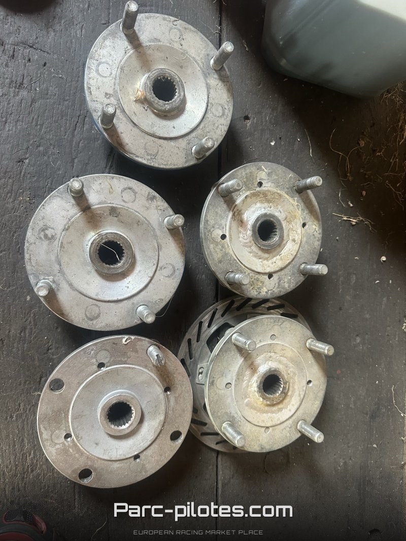 Vend 5 flasques de roue 4x130
