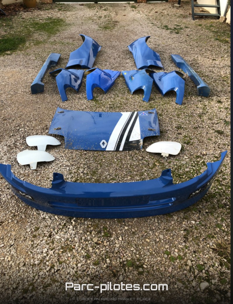 Vends Moule fibre CLIO 1 V6 t3F + carrosserie